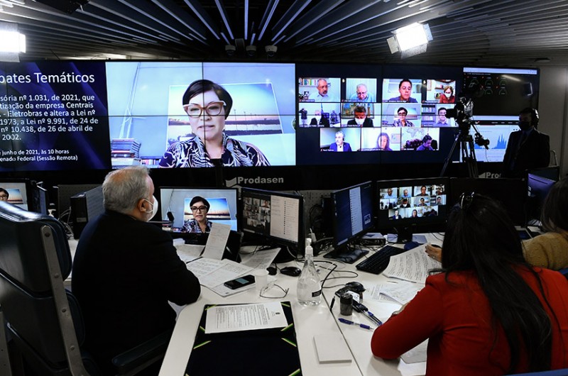Privatização da Eletrobras exige debate mais profundo, dizem senadores e especialistas