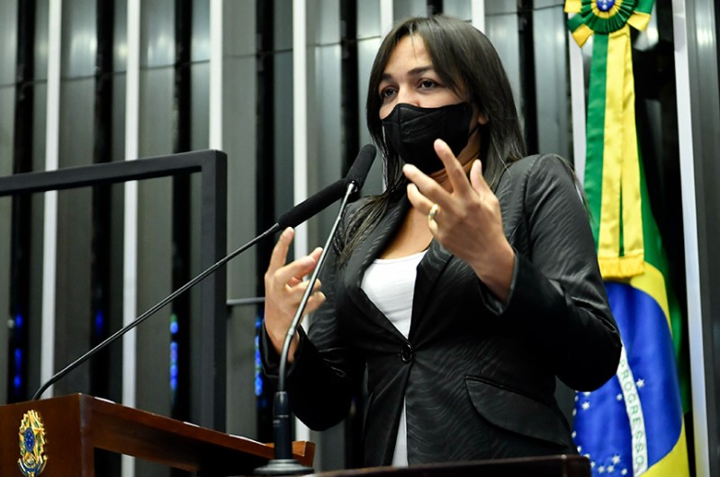 Eliziane defende projeto que assegura presença feminina em qualquer Comissão do Senado
