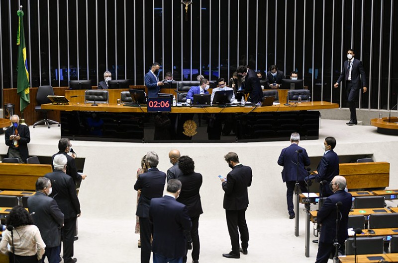 Congresso mantém cinco vetos