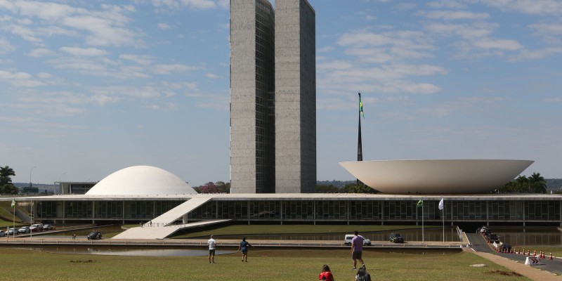 Congresso derruba vetos presidenciais e beneficia vários setores