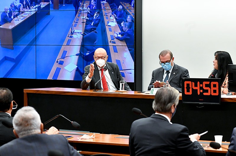 Relator setorial anuncia transferência de R$ 1 bilhão do fundo eleitoral para a Educação