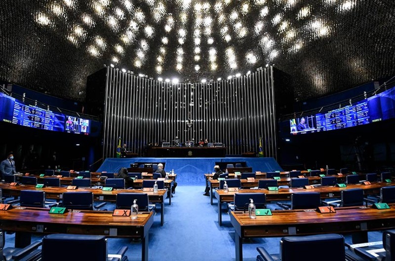 Senadores analisam aprovação do Orçamento