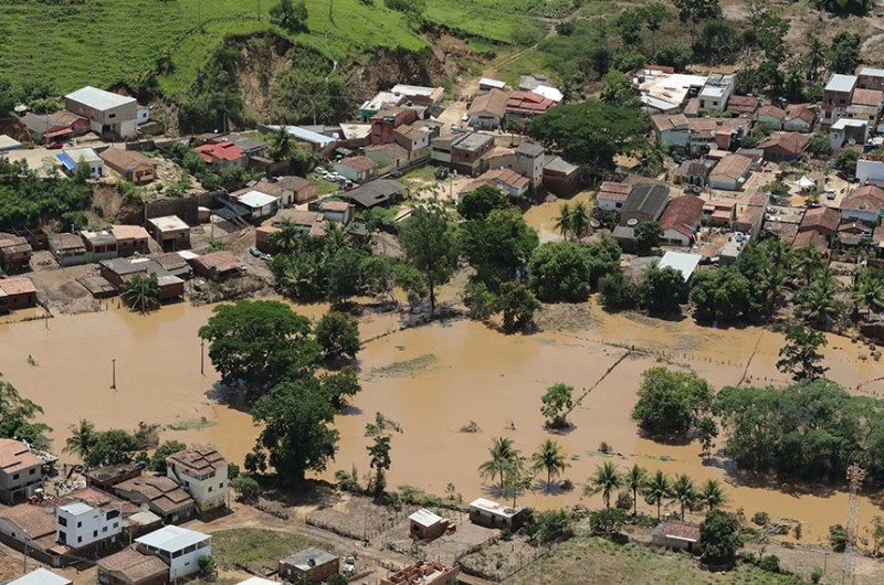 Senadores se mobilizam no socorro a famílias atingidas pelas fortes chuvas na Bahia