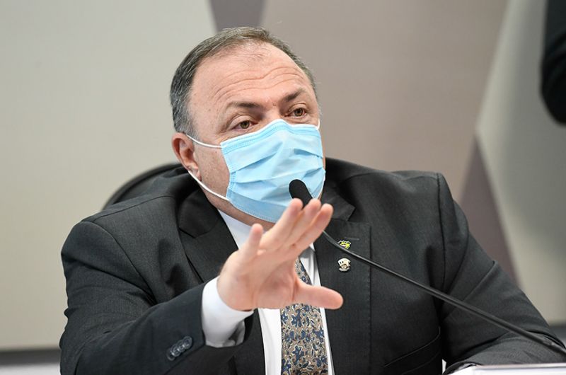 Pazuello culpa empresa e governo local por colapso de oxigênio no Amazonas