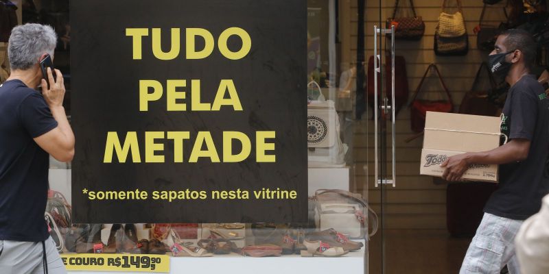 Confiança dos empresários do comércio cai 1,2% em maio, diz CNC