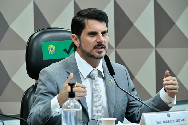 Projeto amplia ação de policiais na internet para combate à pedofilia