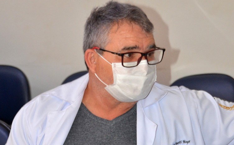 Vacinação infantil contra a covid-19 é eficiente e evita mortes, reforça infectologista
