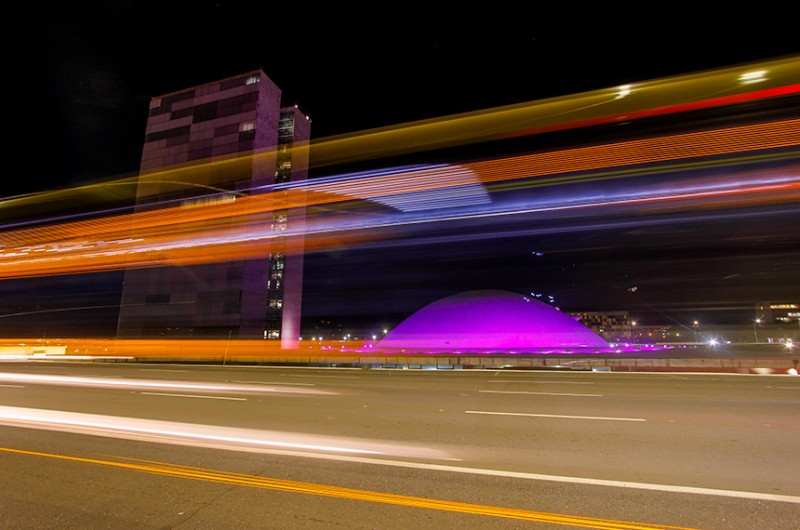 Senado é iluminado de roxo pela campanha de combate à hanseníase