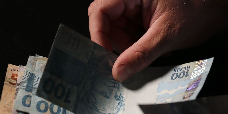 Caixa paga Auxílio Brasil a cadastrados com NIS final 9