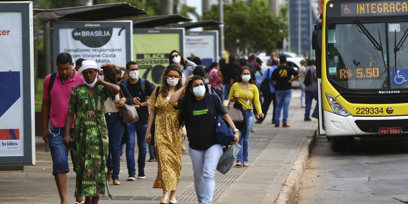 Covid-19: Brasil registra 640 mortes e 179,8 mil novos casos