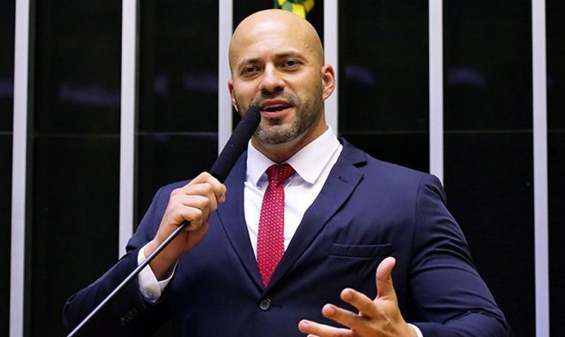 PGR pede que deputado Daniel Silveira volte para a prisão