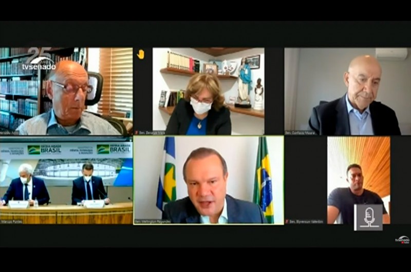 Vacinação de profissionais da educação é urgente, aponta debate
