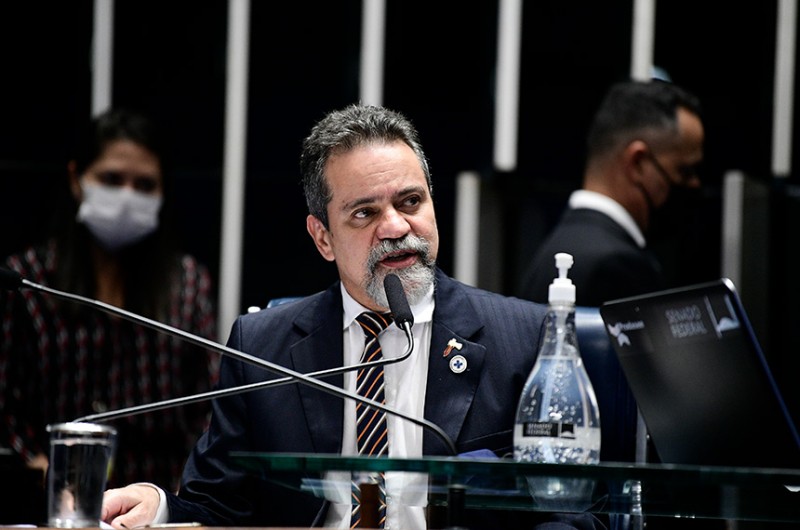 CPI ouve nesta quarta Elcio Franco, ex-número dois de Pazuello na Saúde
