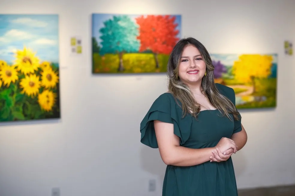 Pintora de 14 anos vai expor, em Paris, quadros inspirados nas paisagens do Tocantins