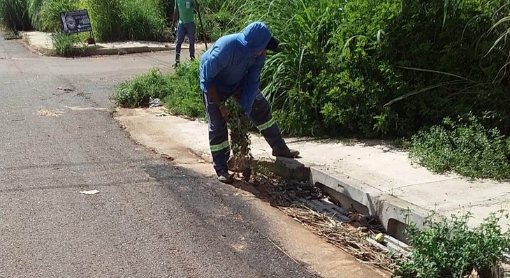 Manutenção e limpeza de bocas de lobo ajudam melhorar escoamento de água da chuva