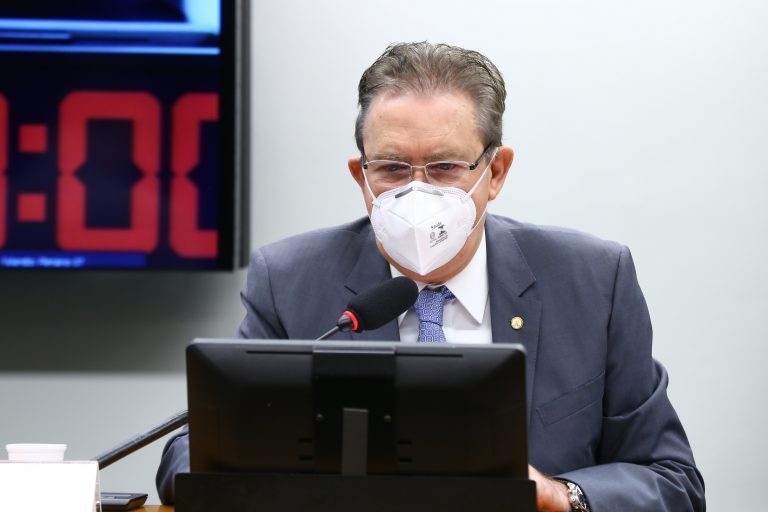 Comissão aprova texto-base que legaliza o cultivo de Cannabis