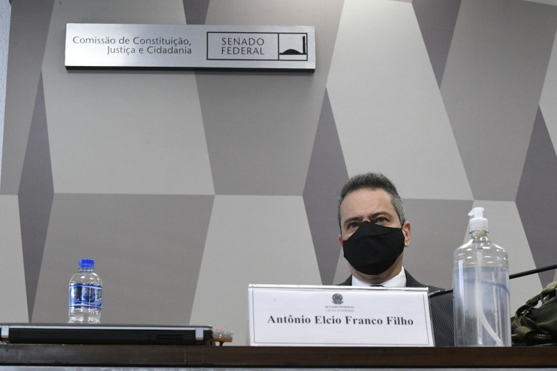 CPI convoca médica que liberou vacina a grávidas e Osmar Terra 
