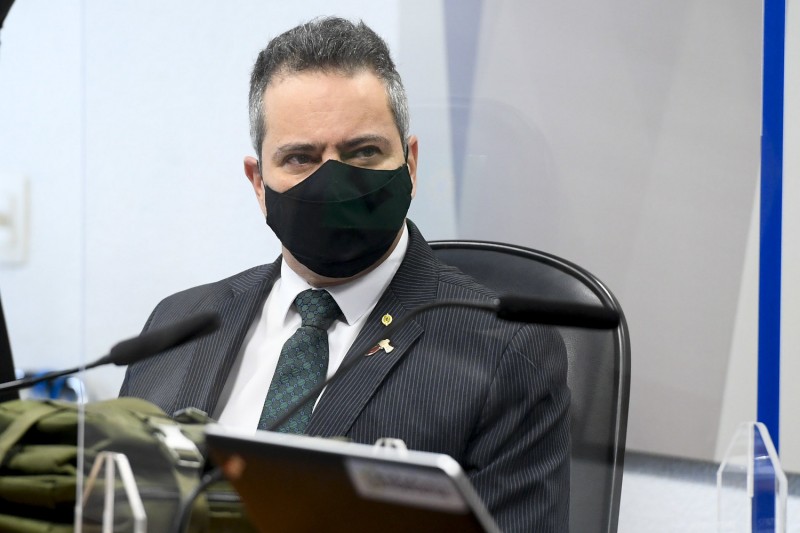 Ideia de imunidade de rebanho não foi discutida, diz nº 2 de Pazuello 