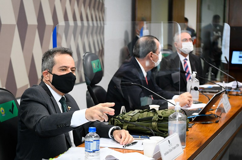 CPI: senadores cobram ex-número 2 do MS sobre demora na compra de vacinas