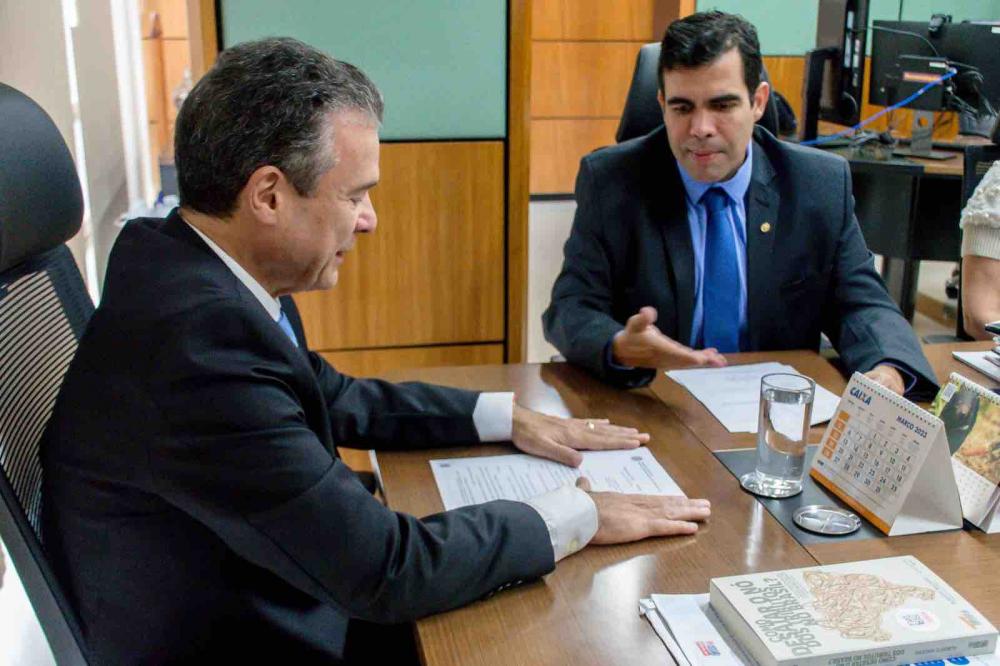 Ricardo Ayres busca com ministro investimentos para expansão da pesca no Tocantins