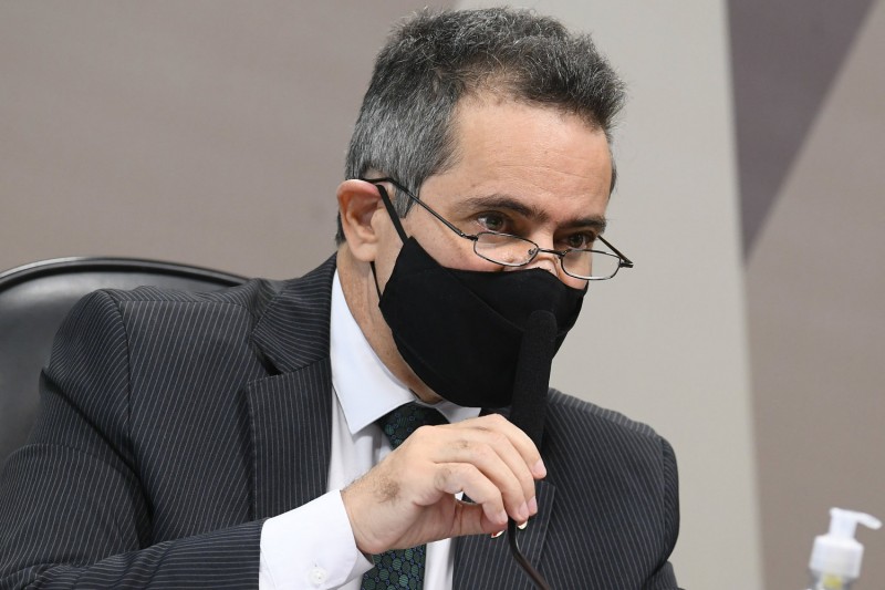 Elcio Franco diz que defesa da supernotificação da covid é leviana 