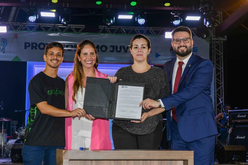 Prefeitura de Palmas entrega Cartão do Estudante 2023 e lança projeto Colab