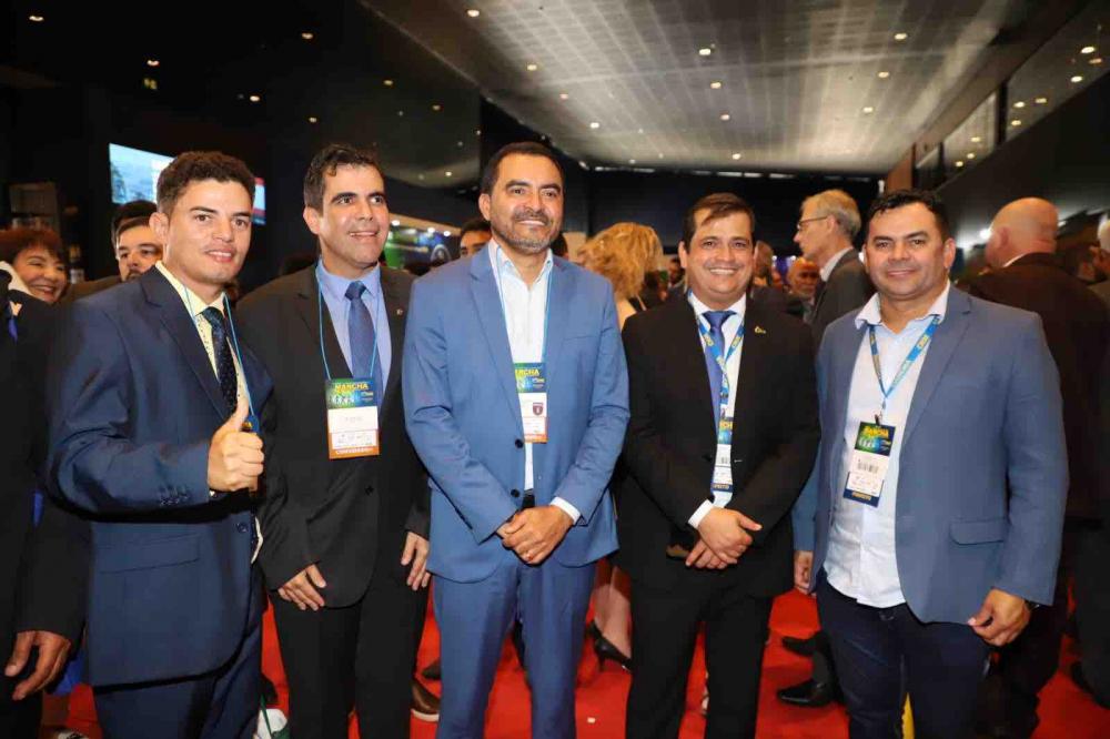 Em evento com prefeitos e vereadores, Ricardo Ayres destaca a importância de ações que melhorem a situação financeira dos municípios
