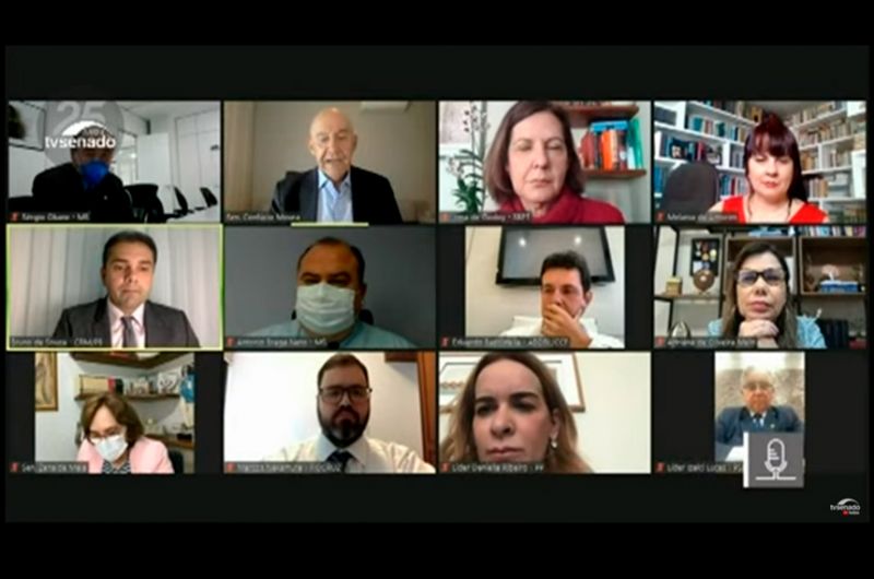 Na comissão da covid, especialistas defendem vacinação rápida de gestantes