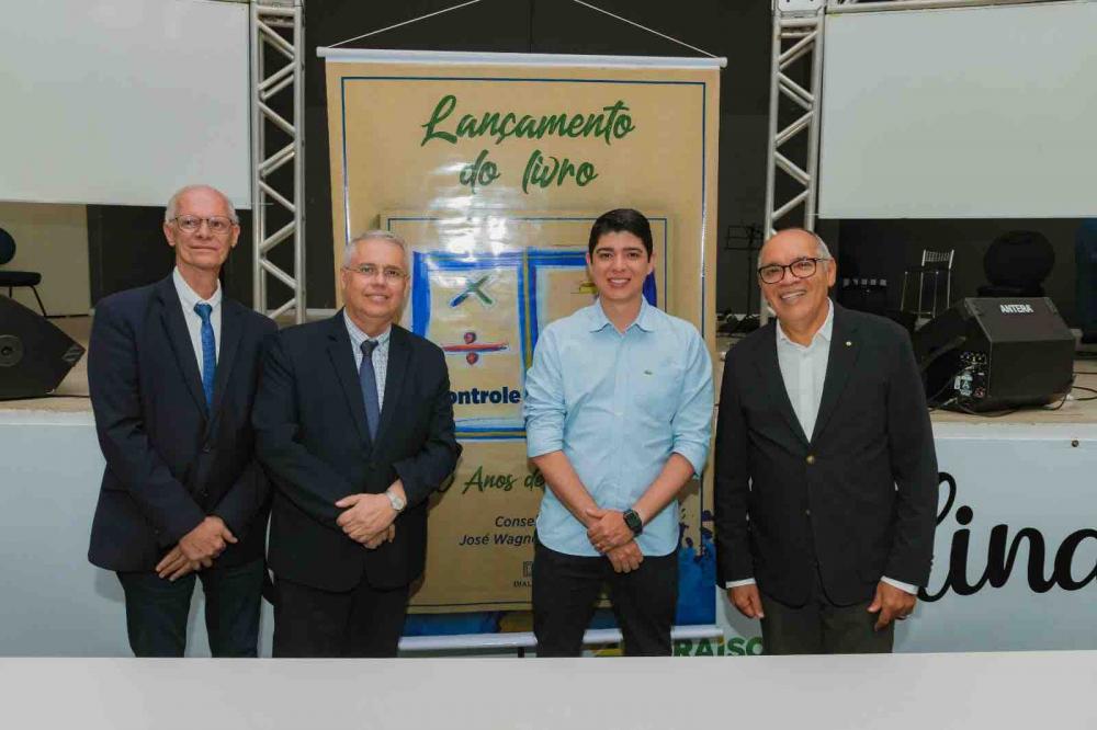 Prefeito Celso Morais prestigia lançamento do livro Controle Externo – 30 Anos de Julgados