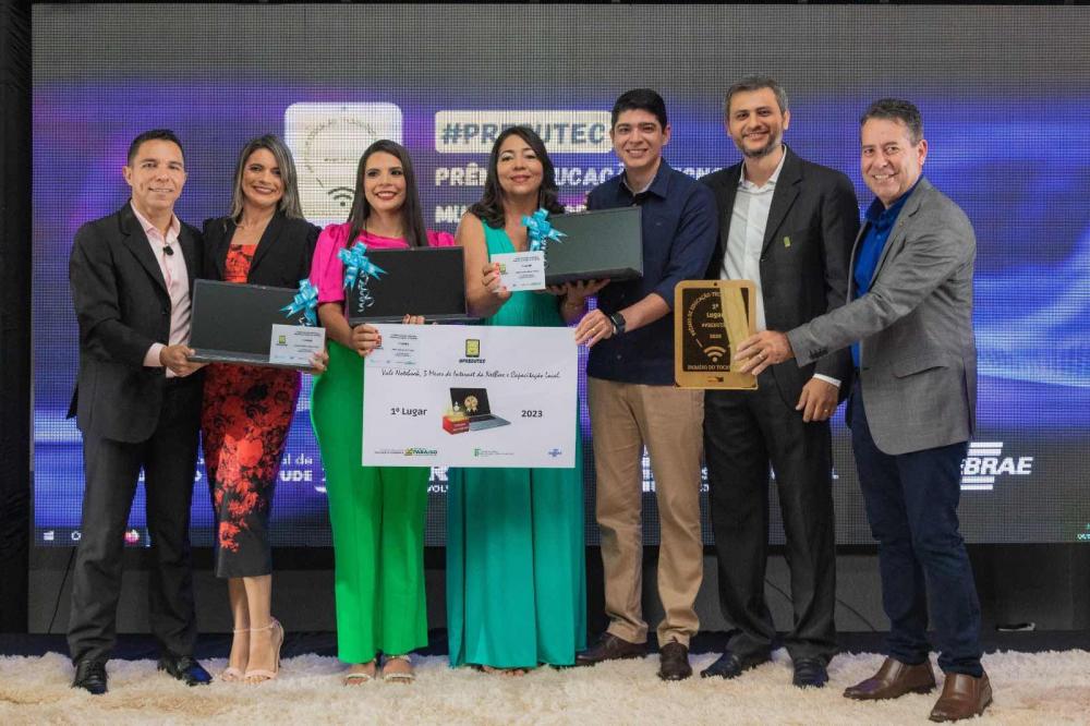 Prefeito Celso Morais entrega 1º Prêmio de Educação Tecnológica para educadores da Rede Municipal de Ensino
