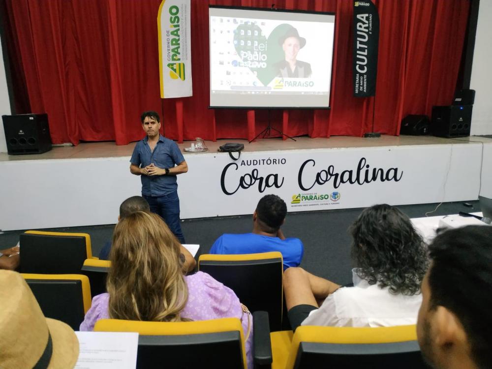 Classe artística de Paraíso se reúne para mais uma noite da Oficina Projetos Culturais