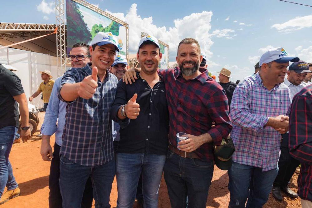 Prefeito Celso Morais prestigia Agrotins 2023 e visita stands de expositores de Paraíso que estão participando da Feira