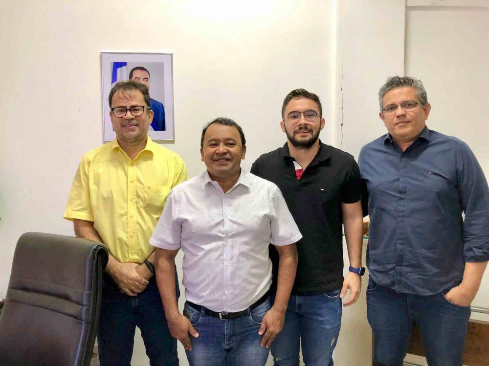 Secretário de Esportes de Paraíso, Osmarivan Moreira, despacha com equipe técnica da Secretaria Estadual de Esportes