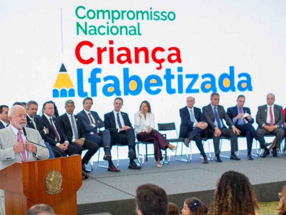 Prefeita Cinthia: “minimizar impactos da pandemia na educação deve ser uma prioridade”