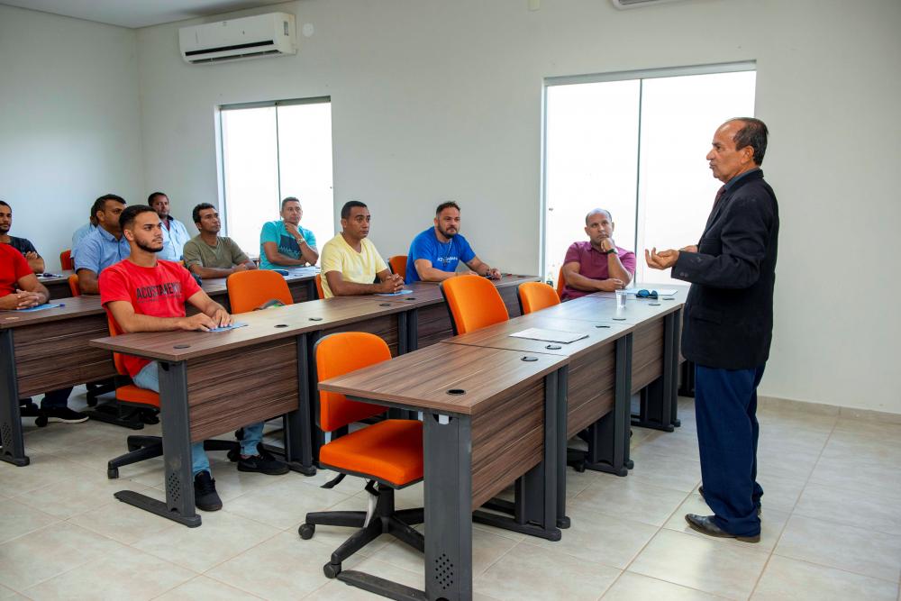 Instituto 20 de Maio qualifica motoristas da ATCP