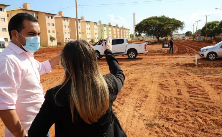 Vice-governador Wanderlei Barbosa vistoria obras da Avenida NS-15