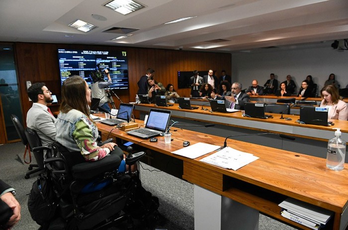 Comissão debate atuação do governo sobre migração e refúgio