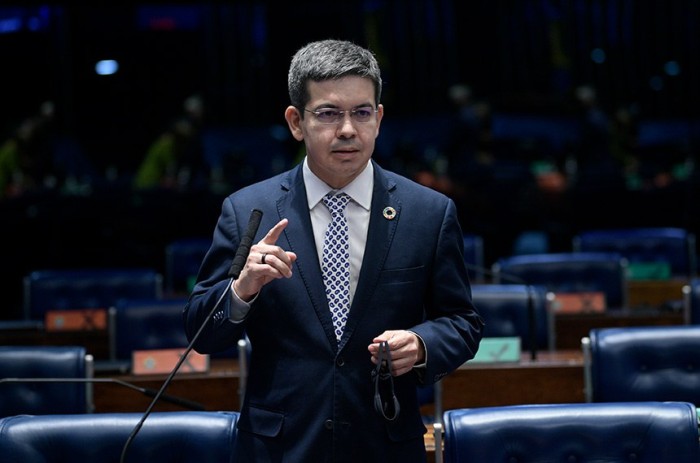 Randolfe propõe política fiscal isonômica para as áreas de livre comércio do Norte