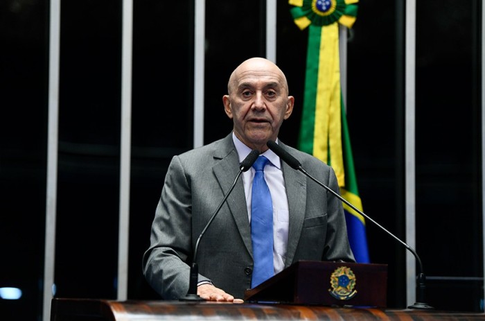 Confúcio cobra vagas para curso de medicina e hospital universitário em Rondônia