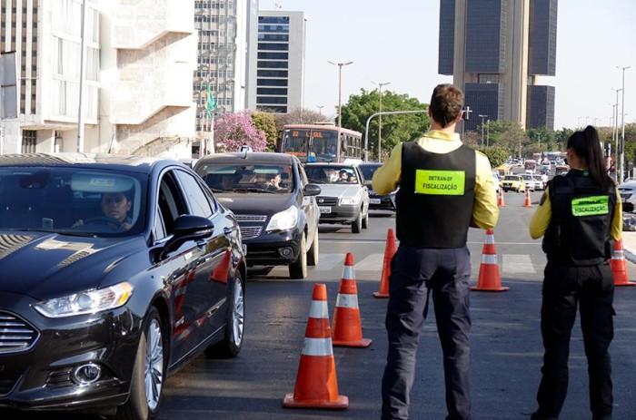Sancionada lei que considera perigosa a atividade de agentes de trânsito