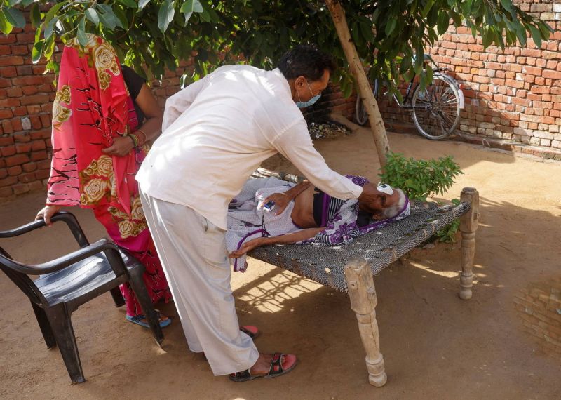 Indianos recorrem a clínicas não licenciadas para tratar covid