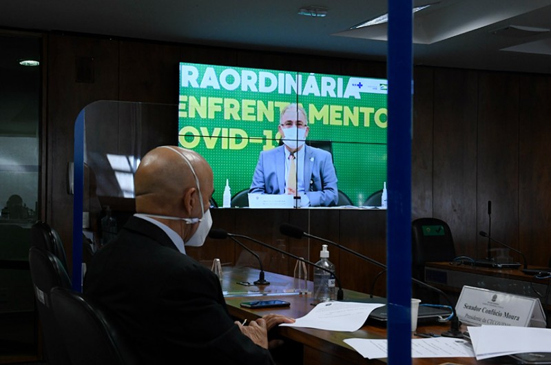 Na Comissão da Covid, Queiroga promete vacinar a população adulta ainda este ano