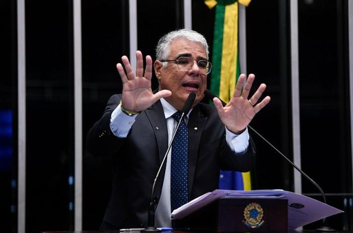 Eduardo Girão anuncia ação contra ministro dos Direitos Humanos na PGR