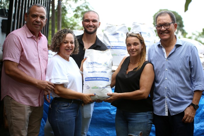 Prefeitura de Gurupi em parceria com Governo do Estado entrega sementes de milho e feijão a pequenos produtores