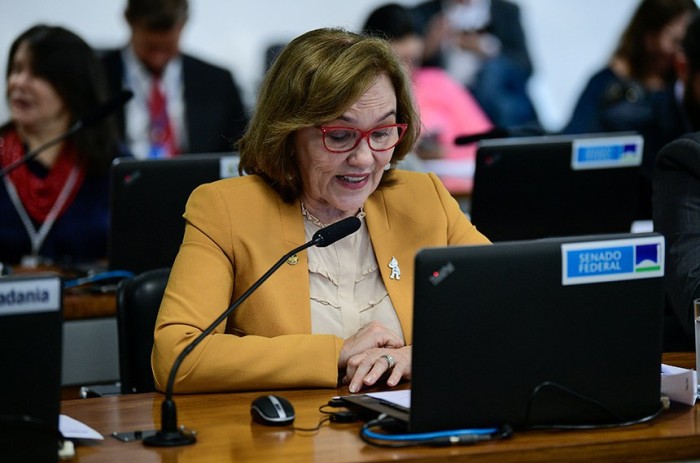 CE aprova instalação de bibliotecas e salas de estudo em conjuntos habitacionais