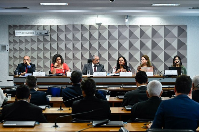Proteção a idoso e pessoa com deficiência tem caráter urgente, dizem debatedores