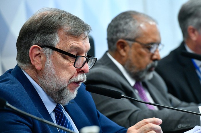 Cobrança extra a pessoa obesa em transporte deve ser proibida, decide CDH