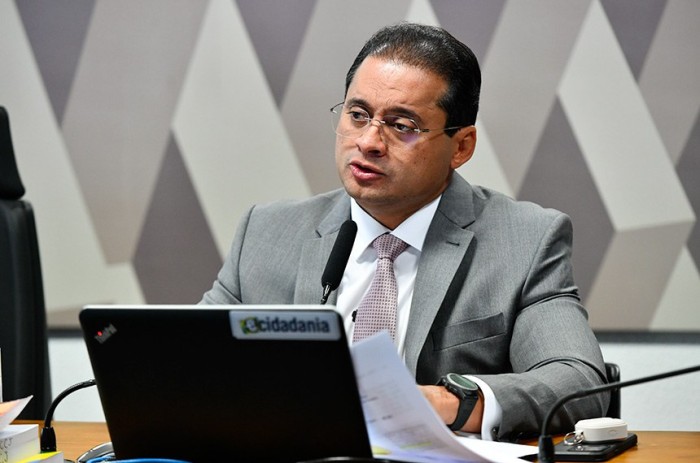 'Flávio Dino nunca se afastou do mundo jurídico', diz relator na CCJ