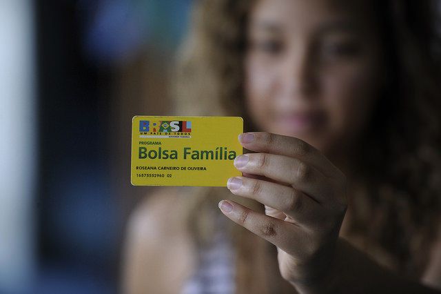 Integrantes do Bolsa Família com NIS final 5 recebem auxílio hoje (24) 