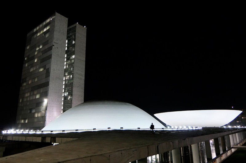 Senado analisa projeto que define crimes contra o Estado democrático de direito